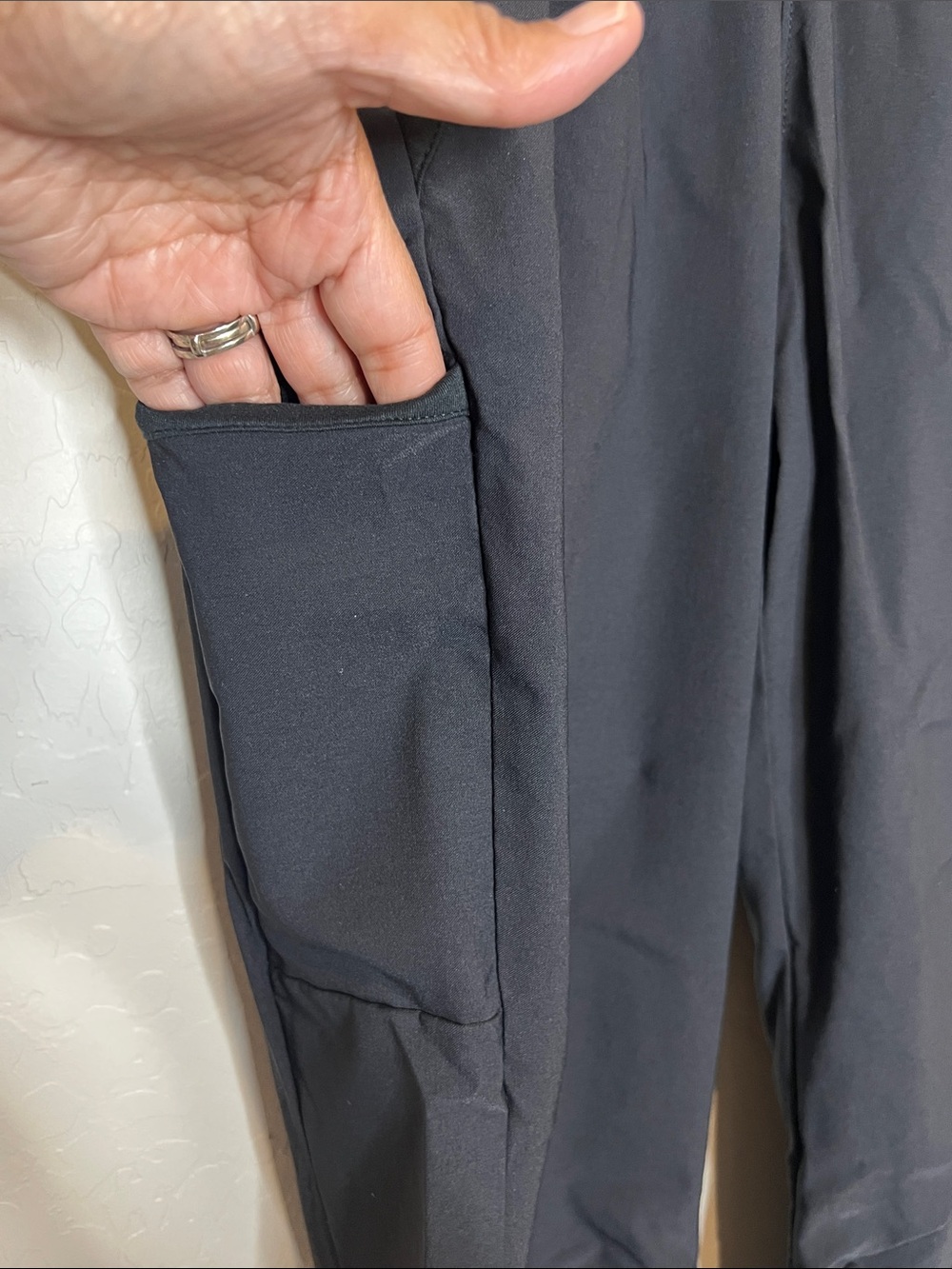 Columbia Black Utility Jogger Pants - Comfortable Everyday Wear size Medium - Picture 6 of 14